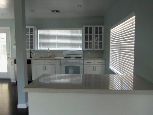 Kitchen - 6623 Babcock Ave