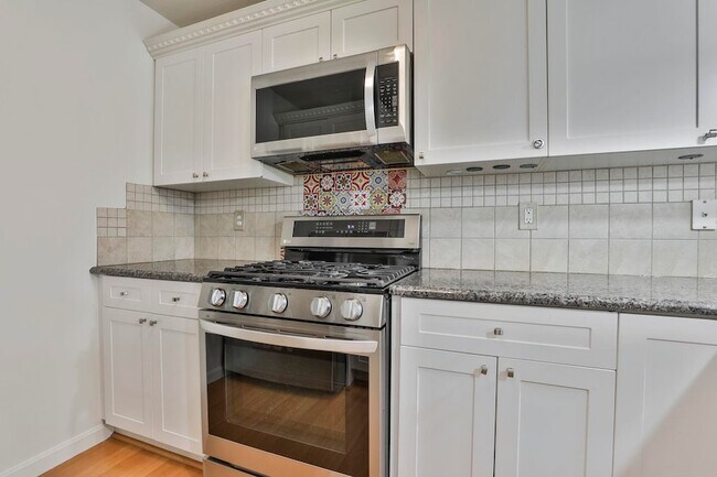 Building Photo - 92 Barrington Ave