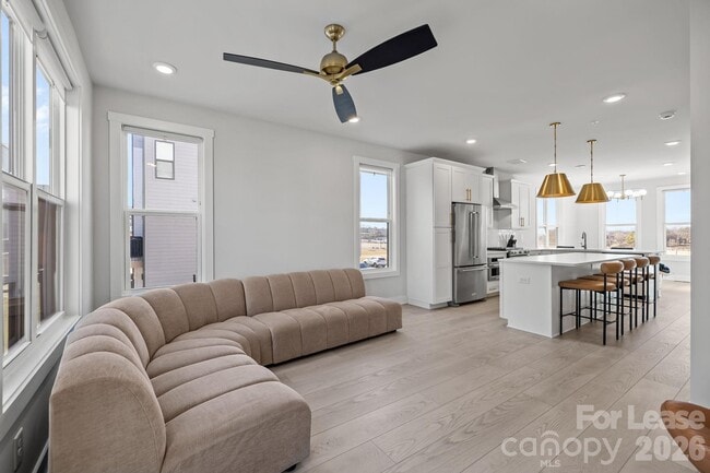 Building Photo - 1925 Dunavant St