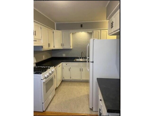 Building Photo - 316 W 64th St