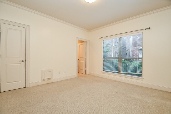 Building Photo - 6818 Staffordshire Blvd