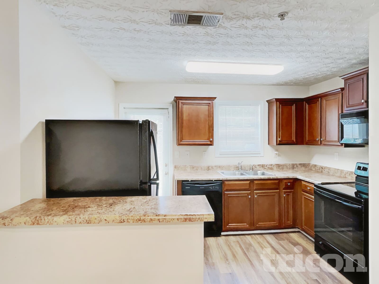 Building Photo - 1024 Weatherwood Pl NE