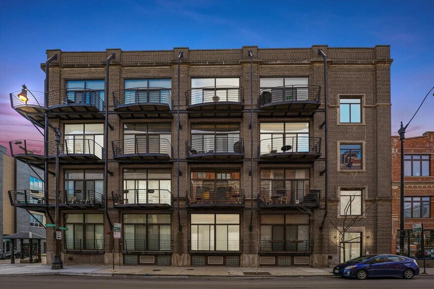 Building Photo - 2735 W Armitage Ave