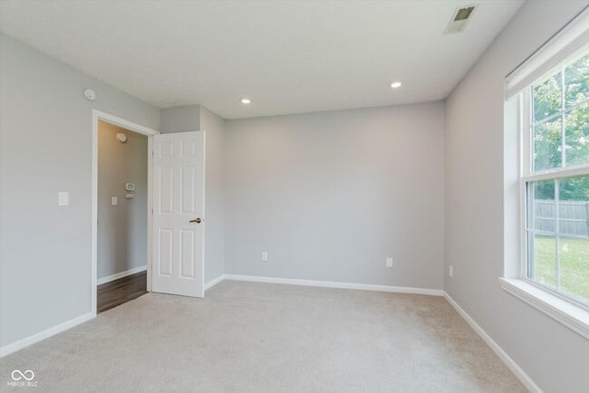 Building Photo - 9645 Claymore Dr