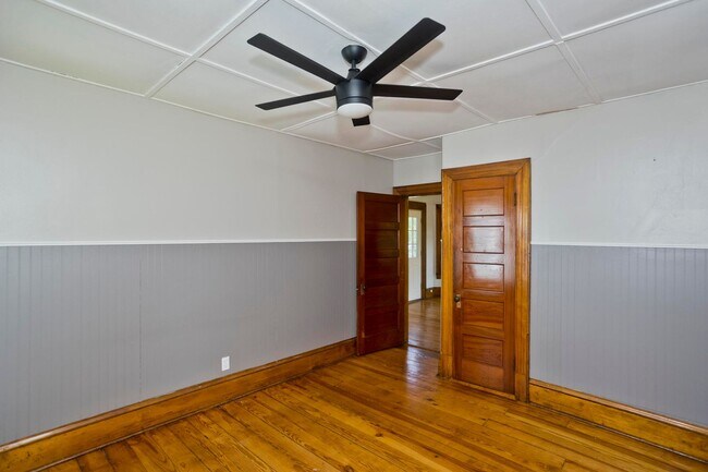 Building Photo - 33 Noble St