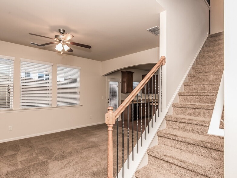 Building Photo - 98 High Point Way