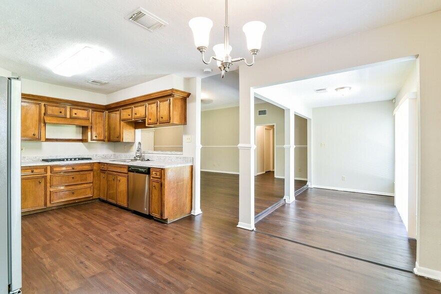 Building Photo - 15022 Mulberry Meadows Dr