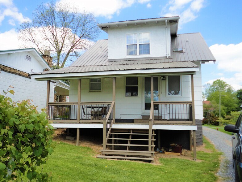 Building Photo - 923 Hillcrest E Dr