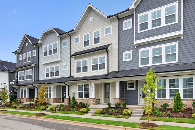 Building Photo - 2405 Adrift Rd