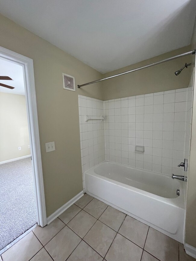 Building Photo - 15-1512 Dukes