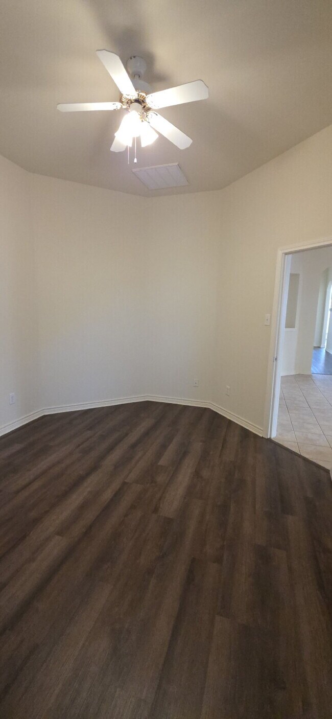 Building Photo - Recently remodeled 4 bedrooms, 3 bathrooms and move-in ready!