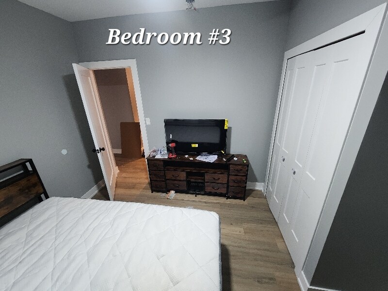 Building Photo - 3420 W Dickens Ave