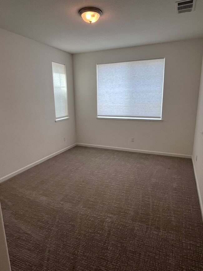 Building Photo - BEAUTIFUL HOME IN ROSEVILLE IN THE GATED COMMUNITY OF STONE POINT!!