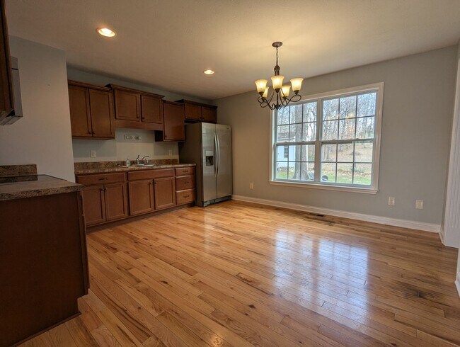 Building Photo - 3 Bedroom Home in Radcliff Near Ft. Knox!