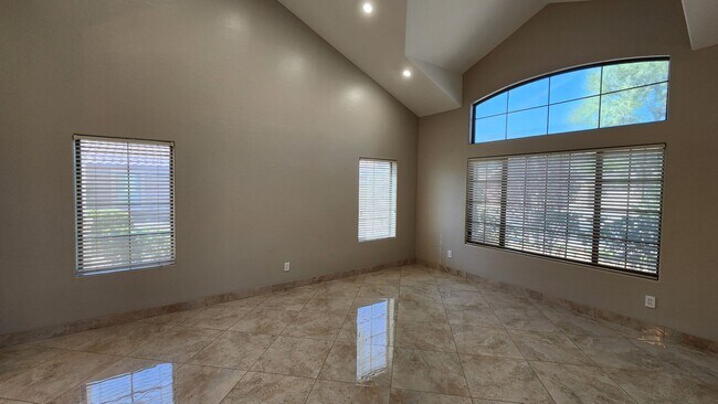 Building Photo - 4 Bedroom Home in the Kerby Estates Commun...