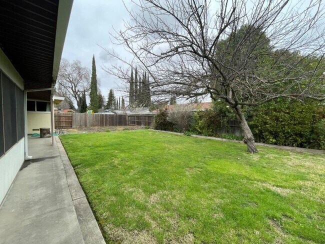 Building Photo - Desired Greenhaven 4 Bedroom