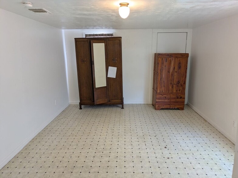 Building Photo - 411 S Bradshaw St