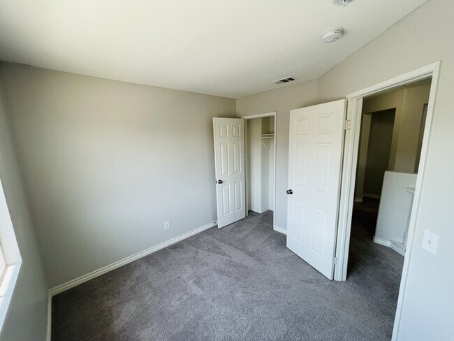 Building Photo - Condo