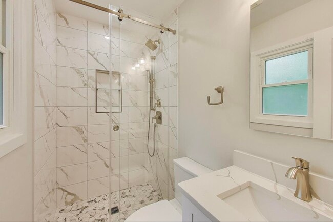 Building Photo - 1422 Dorothy Dr