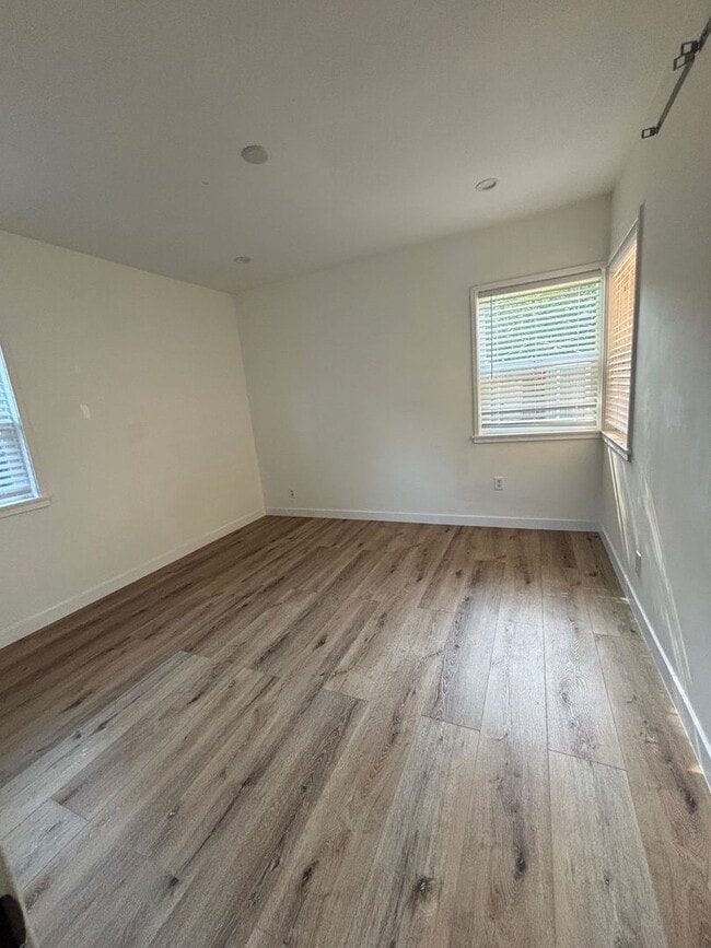 Building Photo - 3B2B House in Toluca Lake/NoHo