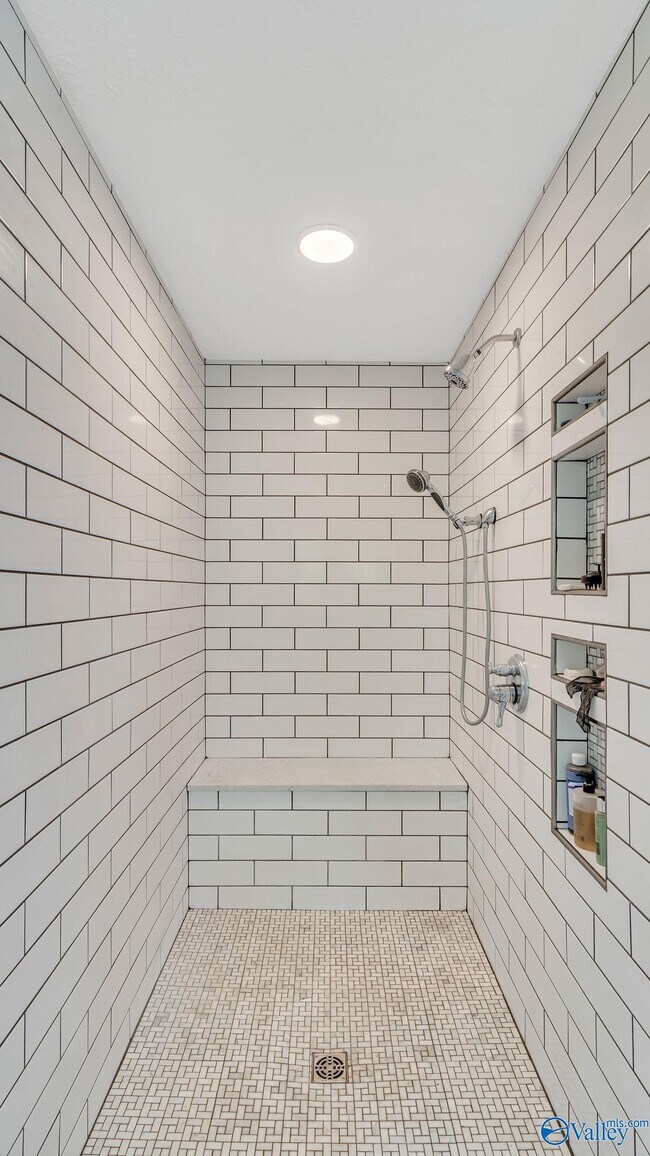 Building Photo - 511 Rainbow Dr