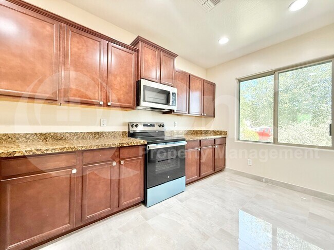 Building Photo - 10631 E Sunflower Ln