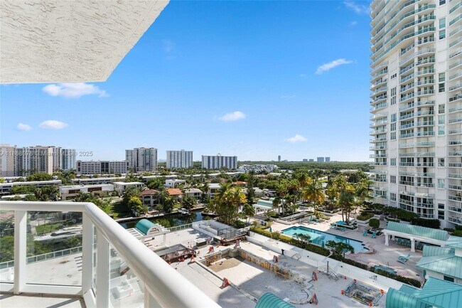 Building Photo - 16400 Collins Ave