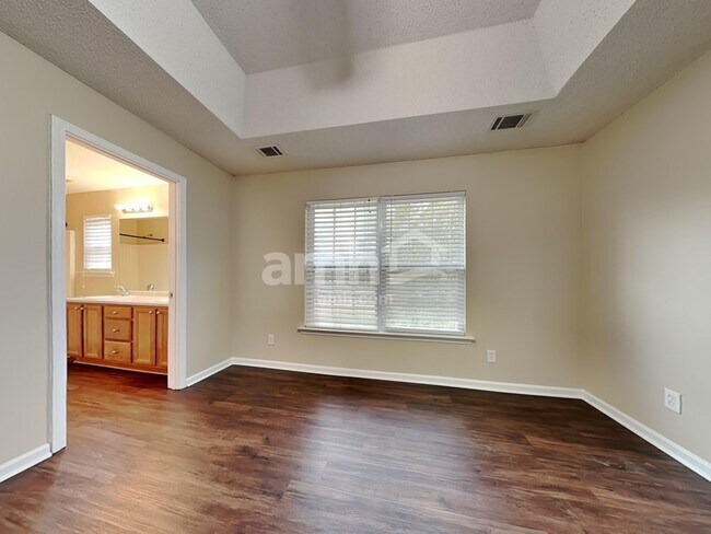 Building Photo - 112 Fox Trace