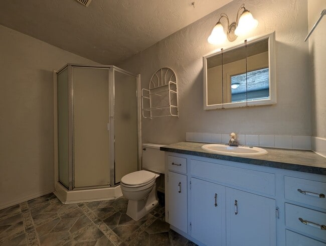Building Photo - Wonderful 3-Bedroom, 2-Bath Home in Great ...