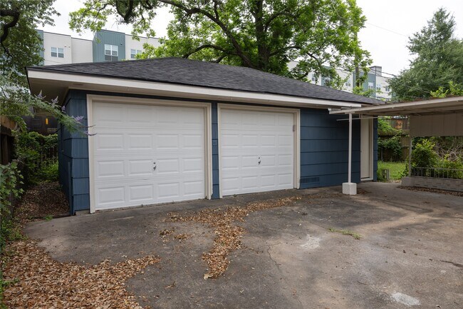 Building Photo - 811 Sara Rose St