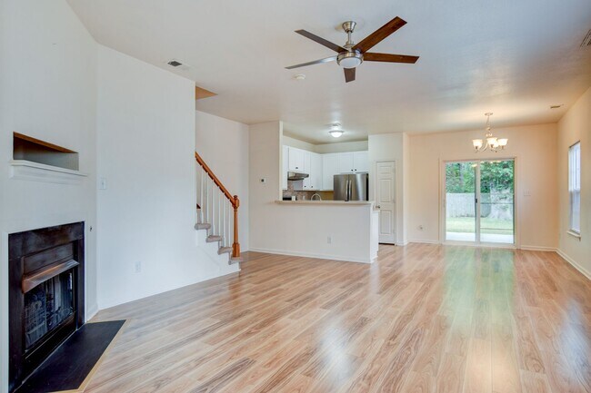 Building Photo - 320 Garcia Dr