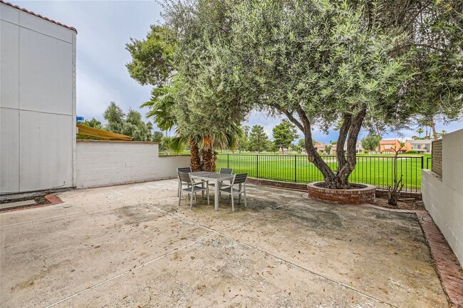 Building Photo - Golf Course Views from LVCC home