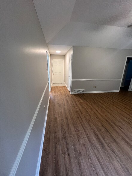 Building Photo - 7358 Country Side Rd