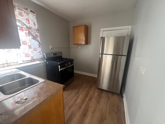 Building Photo - 243 E 108th St