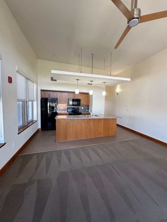 Building Photo - Blue Earth Place-One Bedroom available