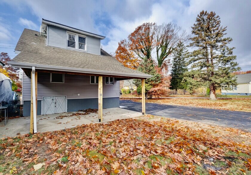 Building Photo - 58 Zeliff Ave