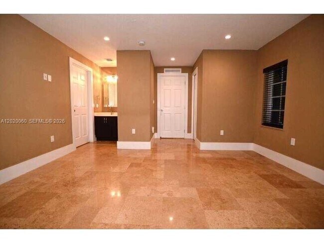 Building Photo - 14001 Cypress Ct