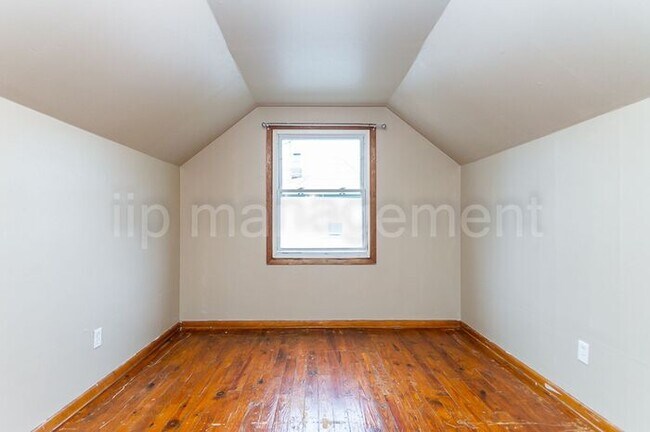 Building Photo - 4 Bedroom 2 Bath Cape Cod in Maple Hts