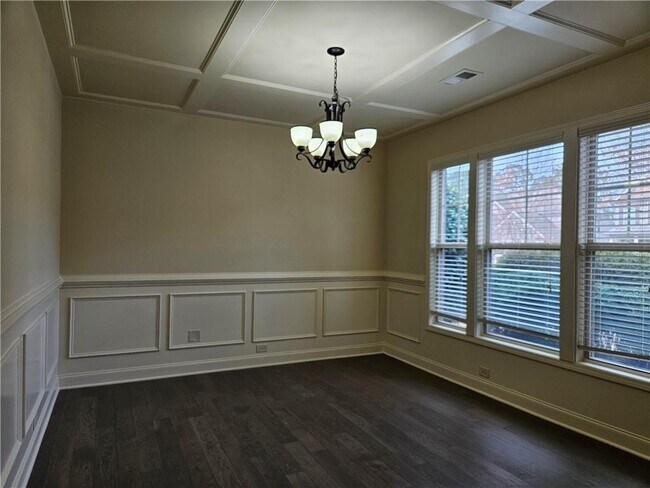 Building Photo - 3155 Stonecrest Dr
