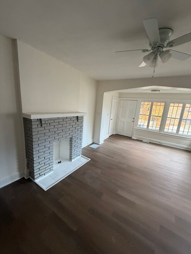 Building Photo - 3242-3242 Sycamore Rd