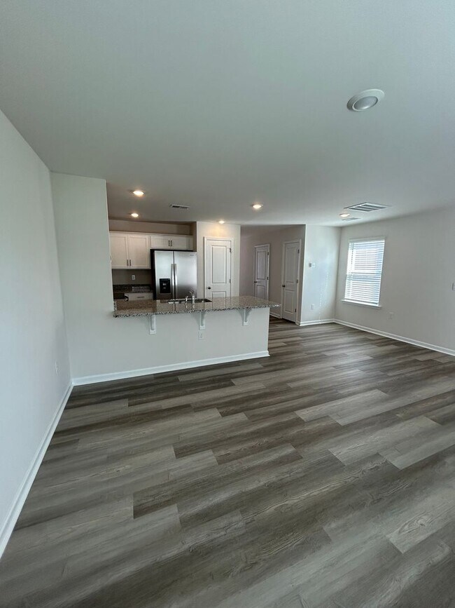 Building Photo - 413 Silicon Dr