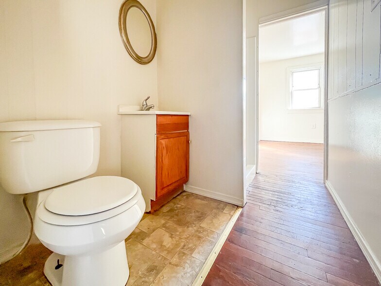 Building Photo - 1113 Evergreen Ave