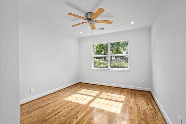 Building Photo - 4014 Tilson Ln