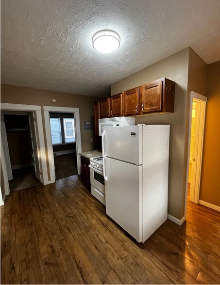 Kitchen - C Roberto Crossing