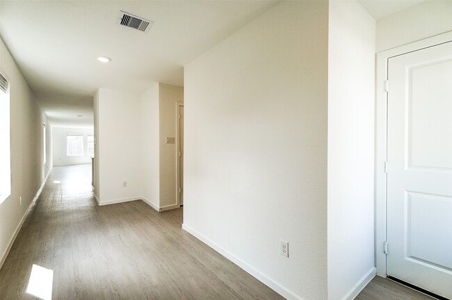 Building Photo - 26707 Feather Reed Dr