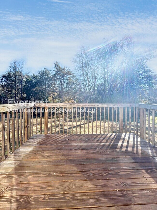 Building Photo - Limited Time Special Offer / 3 Bed, 3 Bath Home with Garage / Pet-Friendly / Vouchers Accepted / ...