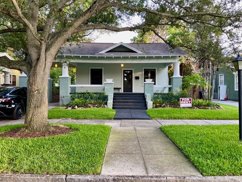 Beautiful bungalow in Hyde Park - 2114 W Marjory Ave