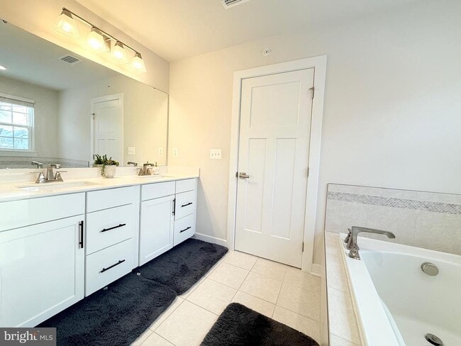 Building Photo - 11360 Wheeler Ridge Dr