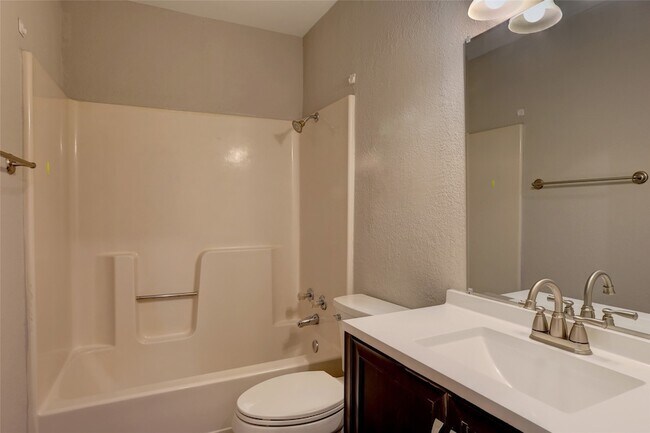 Building Photo - 711 Wolftrap Dr
