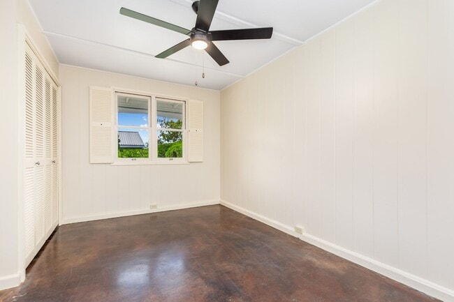 Building Photo - Rare Find: Tantalus Rustic Charm: Large: 1 Bdr/1 Bth:- Electric Included
